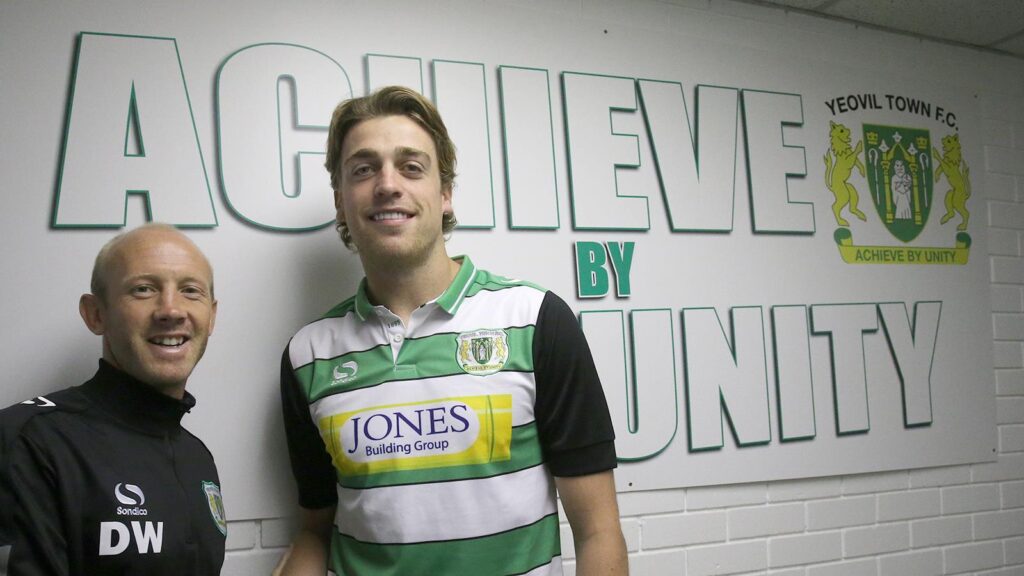 TOM EAVES SIGNS ON AT HUISH PARK