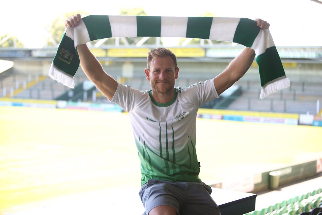 SIGNING | Glovers capture Warren