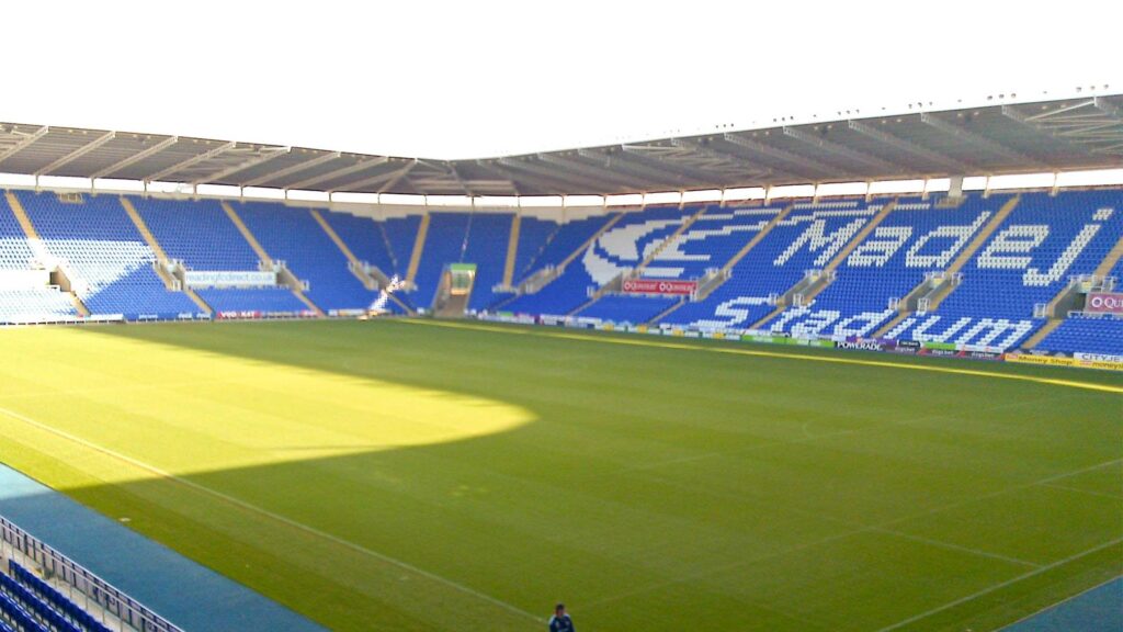 SUPPORT THE GLOVERS AT READING