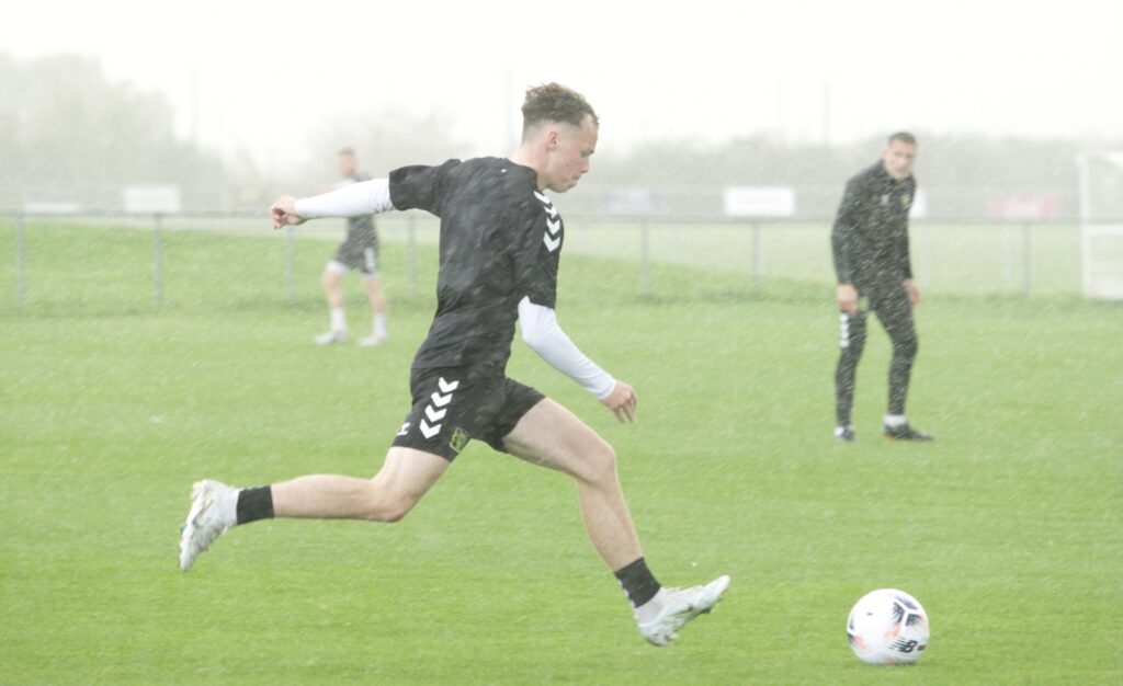 SIGNING | Ewan Clark signs on loan until January