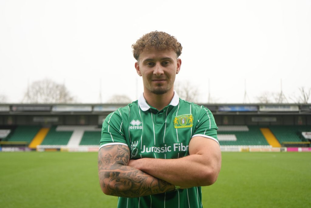 SIGNING | Dylan Morgan signs for the Glovers