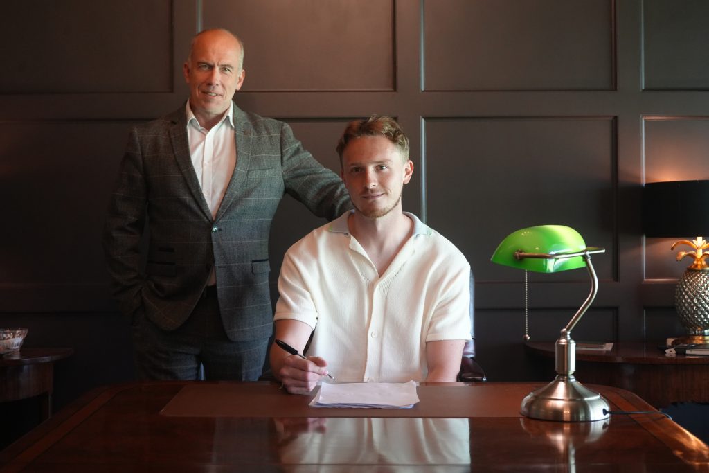SIGNING | Harvey Greenslade joins the Glovers
