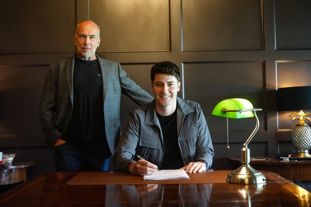 SIGNING | Brett McGavin joins the Glovers